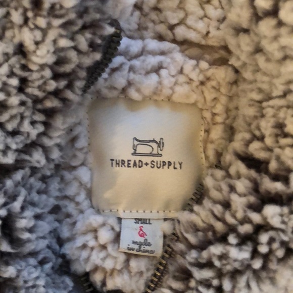 Wubby Fleece Pull over - Picture 2 of 3